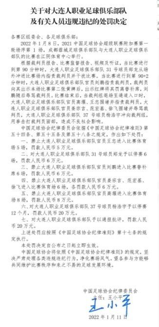 谈及相关戏份，卢洋洋印象深刻，“有一个场景，我坐在落地窗外前，灯光和摄影老师将我的剪影打在地上，窗外都是成双成对的情侣，只有我是孤单单一个人”，“氛围感一就拉满了，当时就有一种悲从中来的凄凉感”